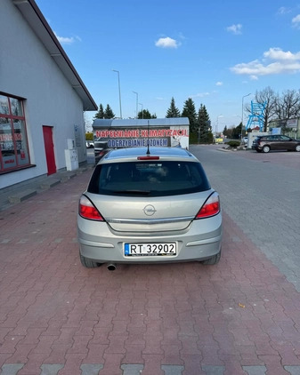 Opel Astra cena 13900 przebieg: 148730, rok produkcji 2006 z Tarnobrzeg małe 56